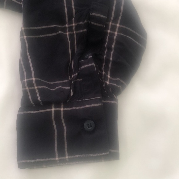 Soho New York & Company navy and beige partial button down blouse 👚w ruching - Picture 7 of 12